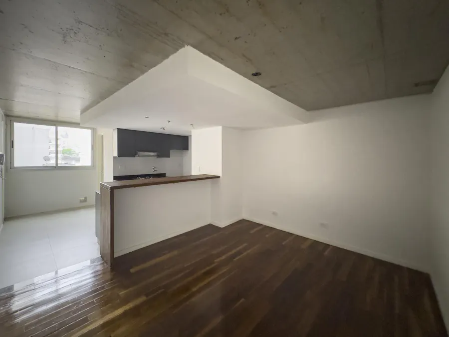 Departamento de 1 dormitorio al frente con gran balcón en el centro - Imagen 1 de 28