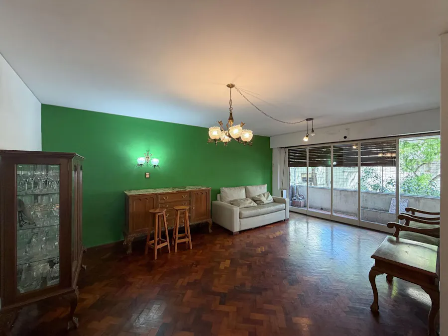 Departamento de 3 dormitorios amplio con patio y cocina separada - Imagen 1 de 18