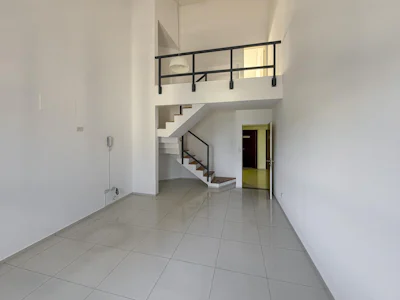 Oficina de 2 ambientes con baños comunes y seguridad en Ciudad Ribera - Imagen 1