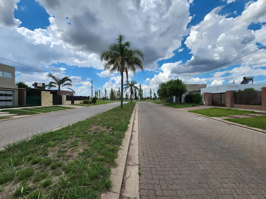 Terreno central con más de 600m² en Acequias del Aire Roldan - Imagen 1 de 9
