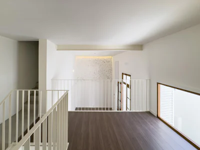 Casa de pasillo con 3 dormitorios, 3 baños, radiadores, escritorio y patio - Imagen 5