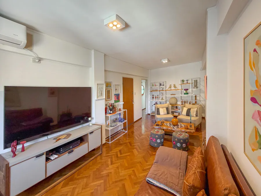 Departamento de 2 dormitorios amplio con cocina separada a metros de Bv. Oroño - Imagen 1 de 13