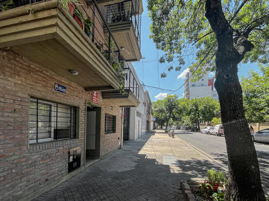 Departamento de 1 dormitorio con patio en PB - Imagen 1 de 9