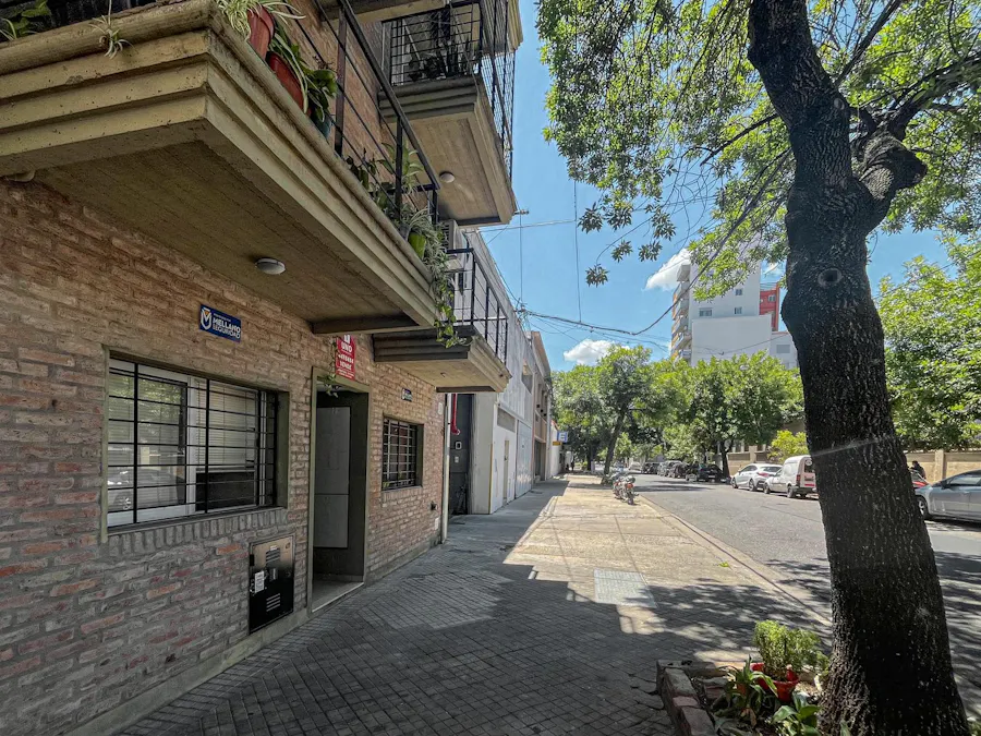 Departamento de 1 dormitorio con patio en PB - Imagen 1 de 9