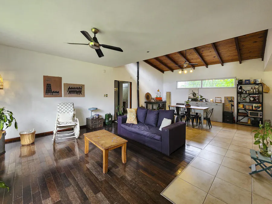 Casa de 2 dormitorios sobre un terreno de 2.000m² en Hostal del Sol - Imagen 1 de 27