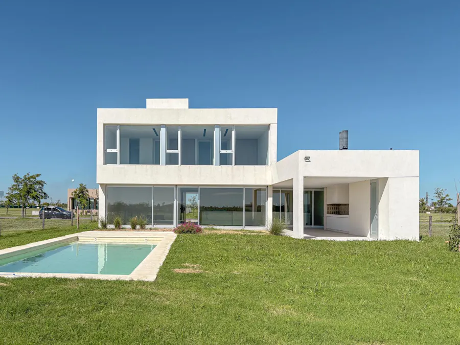 Casa de 4 dormitorios con pileta, fondo al norte en Vida Club de Campo - Imagen 1 de 40