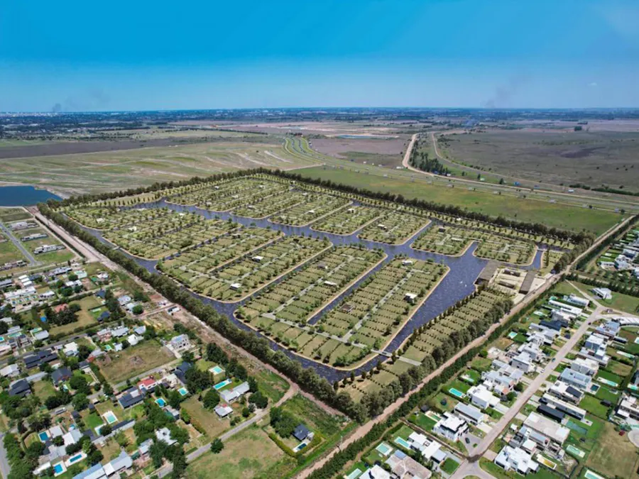 Terreno cercano al ingreso con fondo a la laguna en su parte más ancha de Funes Lake - Imagen 1 de 26