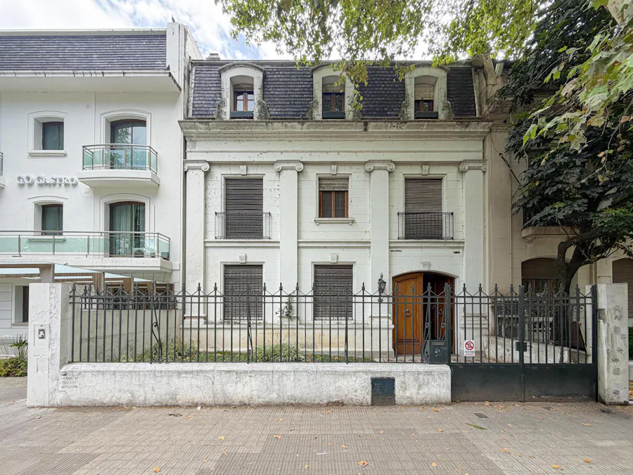 Casona comercial en la mejor zona para instituciones de Rosario - Imagen 1 de 33