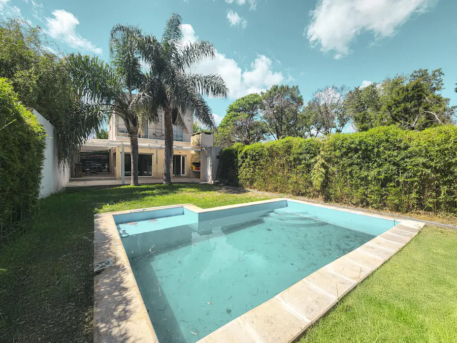 Casa de 3 dormitorios con cocheras, pilera y jardín en el corazon de Fisherton - Imagen 1 de 37