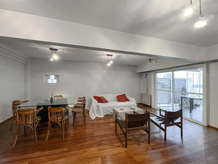 Departamento de 4 dormitorios con gran balcón y vista al río parcial en el Centro - Imagen 1 de 24