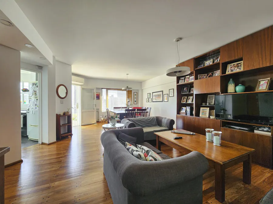 Departamento de 3 dormitorios con radiadores y cochera en Abasto - Imagen 1 de 24