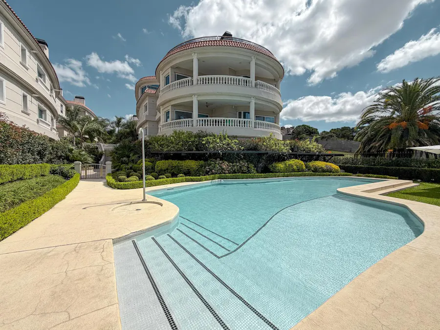 Departamento de 3 dormitorios con vista al río, 2 cocheras y amenities Premium - Imagen 1 de 33