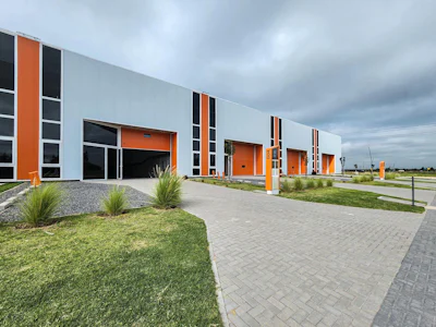 Galpones desde 375m2 cubiertos en Ciudad Industria Funes - Imagen 1