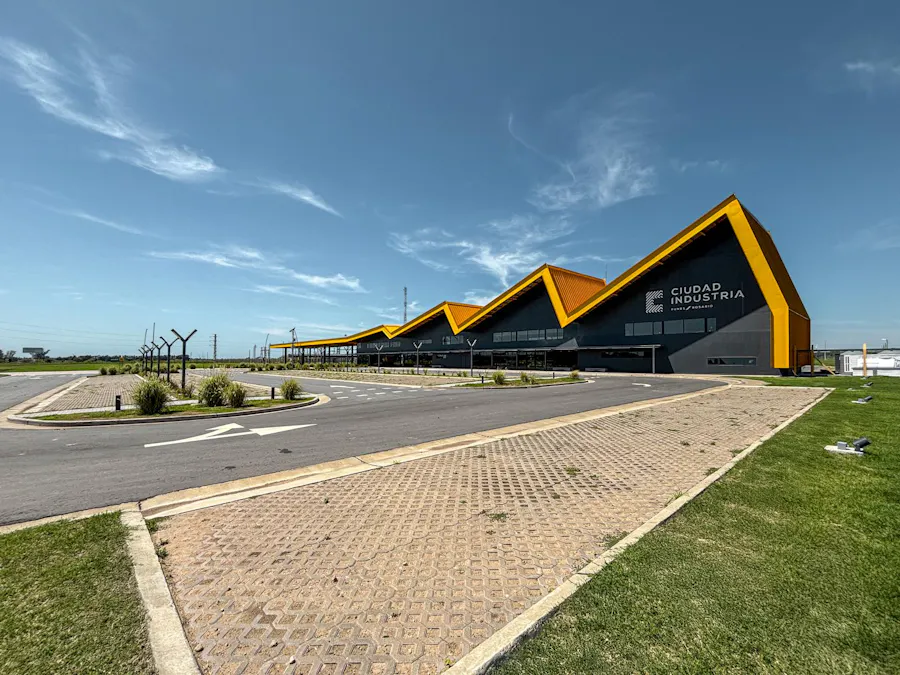 Galpones desde 500m2 cubiertos en Ciudad Industria Funes - Imagen 1 de 23