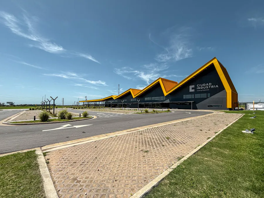 Galpones desde 500m2 cubiertos en Ciudad Industria Funes - Imagen 1 de 23