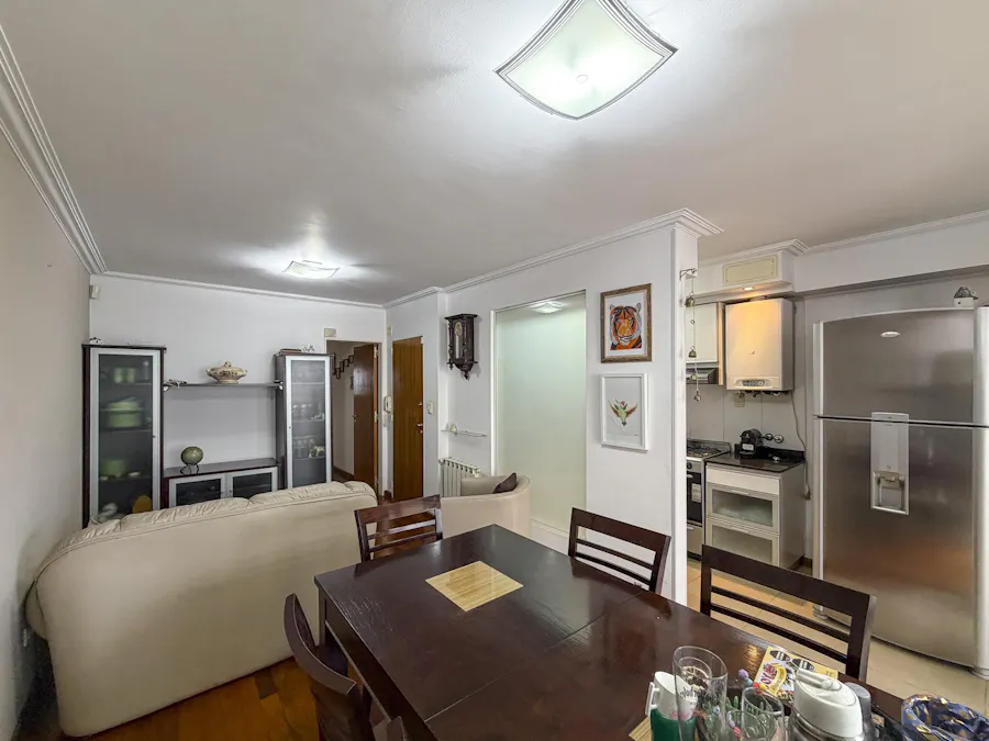 Departamento de 2 dormitorios con 2 baños, radiadores y cochera en zona río - Imagen 1 de 15