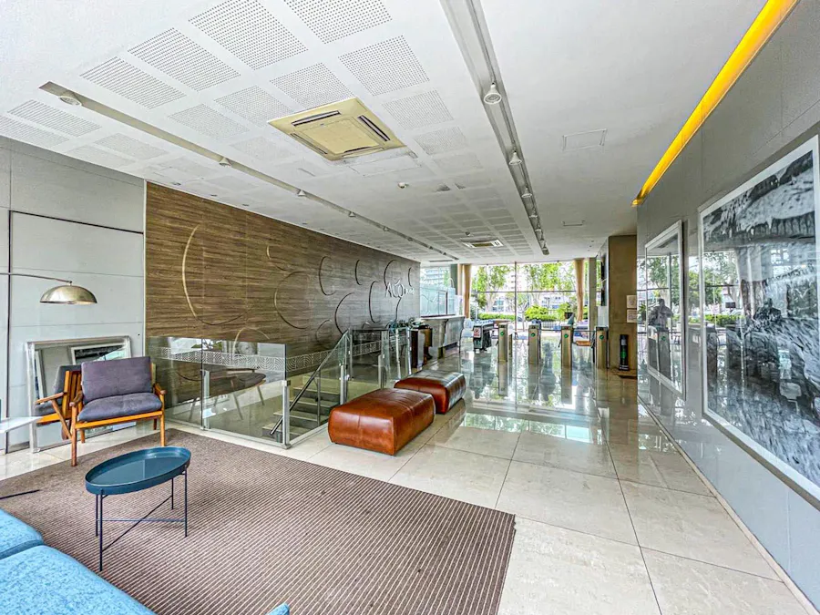 Oficina de 3 ambientes con baño privado, seguridad y amenities en Alto Buro - Imagen 1 de 17