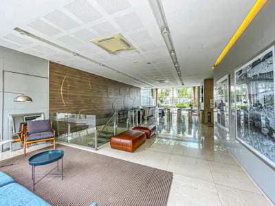 Oficina de 3 ambientes con baño privado, seguridad y amenities en Alto Buro - Imagen 1