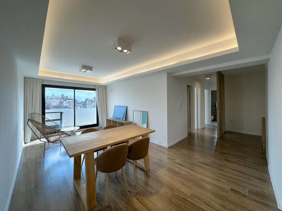 Departamento de 3 dormitorios reciclado con doble balcón en el Centro - Imagen 1 de 28