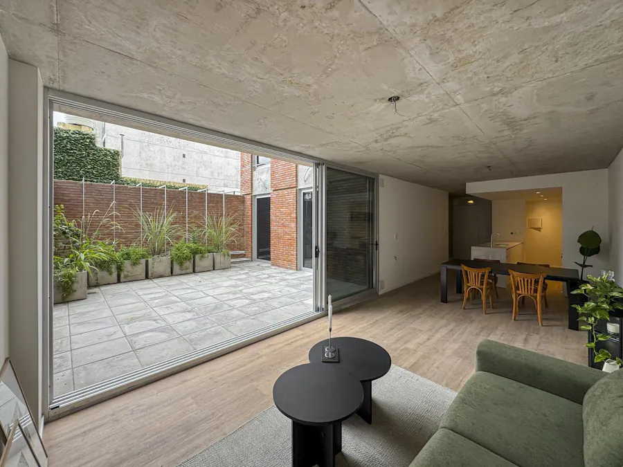 Departamento de 2 dormitorios con patio y radiadores en Lourdes - Imagen 1 de 29