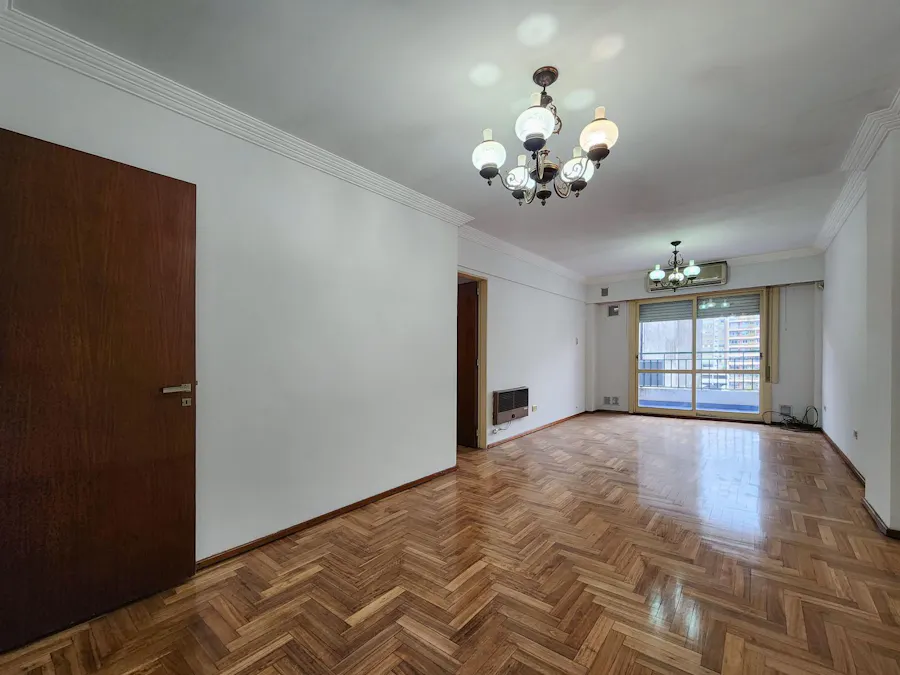 Departamento de 3 dormitorios más dependencia y balcón en el Centro - Imagen 1 de 19