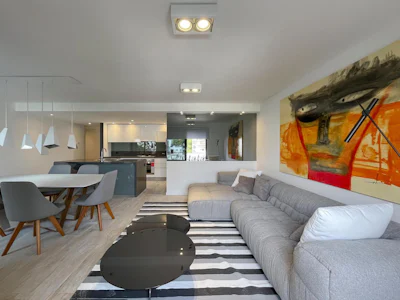 Departamento de 2 dormitorios, cochera y amenities en Lourdes - Imagen 1