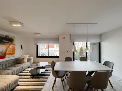 Departamento de 2 dormitorios, cochera y amenities en Lourdes - Imagen 5
