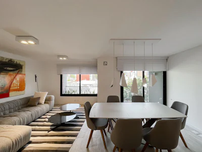 Departamento de 2 dormitorios con cochera y amenities - Imagen 5