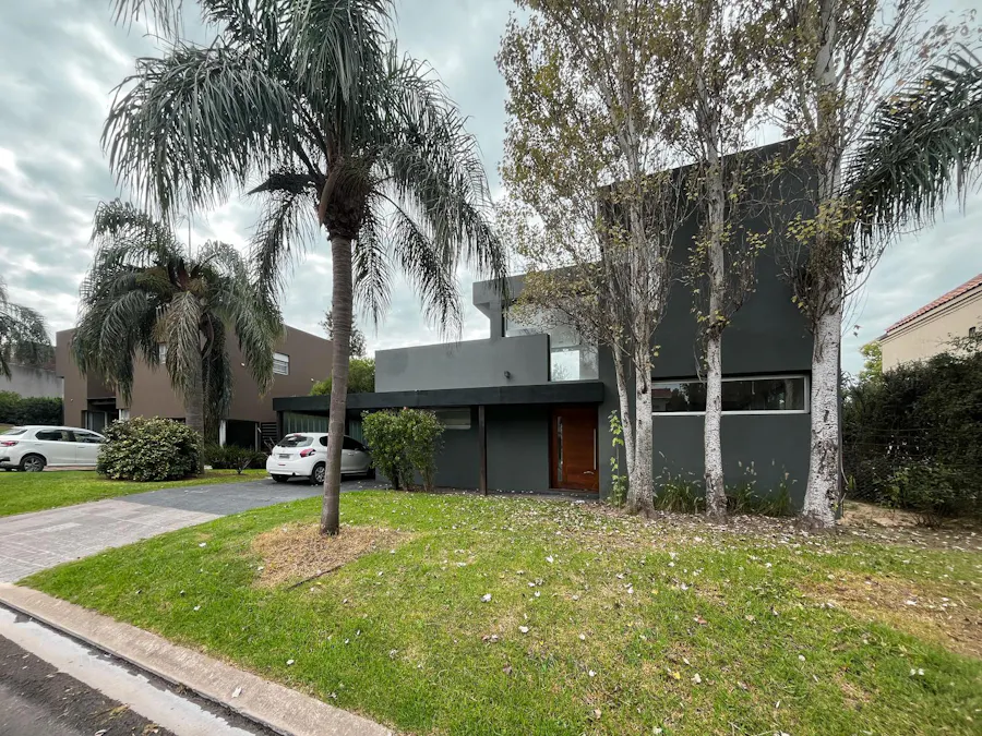 Casa de 3 dormitorios con pileta y quincho en Cadaques, Funes Hills - Imagen 1 de 25