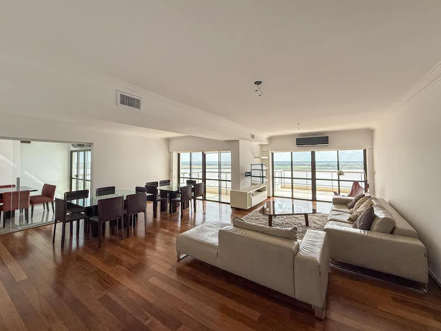 Departamento de 3 dormitorios con 2 cocheras, seguridad y vista al río - Imagen 1 de 28