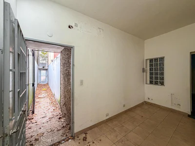 Casa de 2 dormitorios más comodín, patio y terraza - Imagen 3