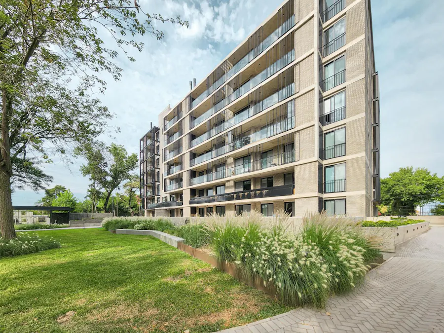 Departamento de 2 dormitorios con cochera y amenities en Paddock - Imagen 1 de 16