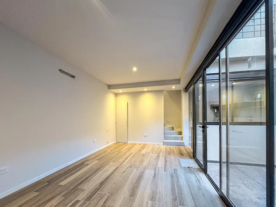 Casa de pasillo con 1 dormitorio, patio, terraza y parrillero a estrenar - Imagen 1 de 17