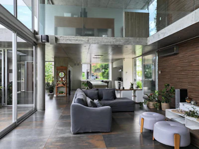 Casa de 4 dormitorios con pileta, gran quincho y 2.400m² de terreno - Imagen 2