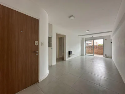 Departamento de 1 dormitorio con cocina separada y balcon terraza - Imagen 1