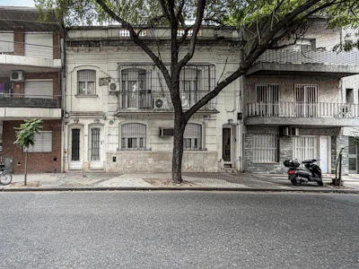 Casa en planta baja de 3 dormitorios con 3 patios en el centro - Imagen 1