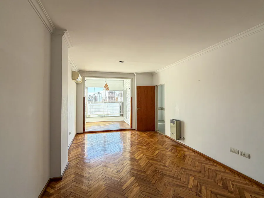 Departamento de 2 dormitorios con cocina separada y cochera - Imagen 1 de 19