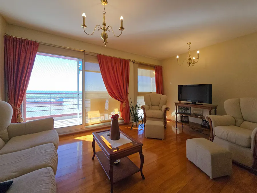 Departamento de 2 dormitorios con cochera y vista al río en Parque España - Imagen 1 de 19