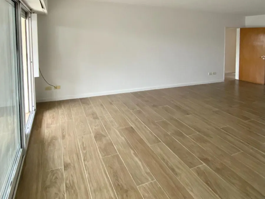 Departamento de 3 dormitorios con cochera y amenities en zona Aduana - Imagen 1 de 7