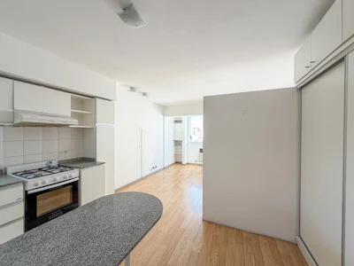 Departamento monoambiente de oportunidad con cochera en Lourdes - Imagen 2