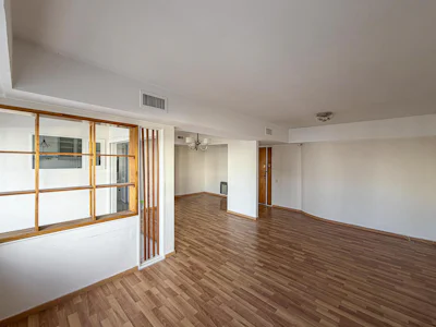 Departamento de 3 dormitorios con cochera y vista parcial al río - Imagen 4