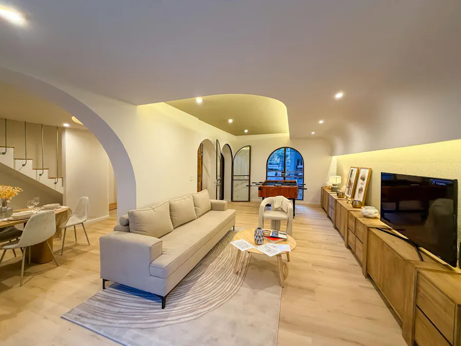 Casa de 3 dormitorios más comodín, quincho y pileta en pleno Lourdes - Imagen 1 de 19