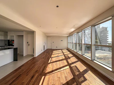 Departamento de 3 dormitorios con 2 cocheras y vista al río - Imagen 3