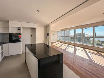 Departamento de 3 dormitorios con 2 cocheras y vista al río - Imagen 5