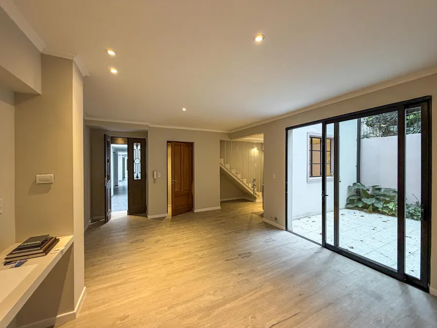 Casa de pasillo de 2 dormitorios a estrenar con patio y terraza - Imagen 1 de 25