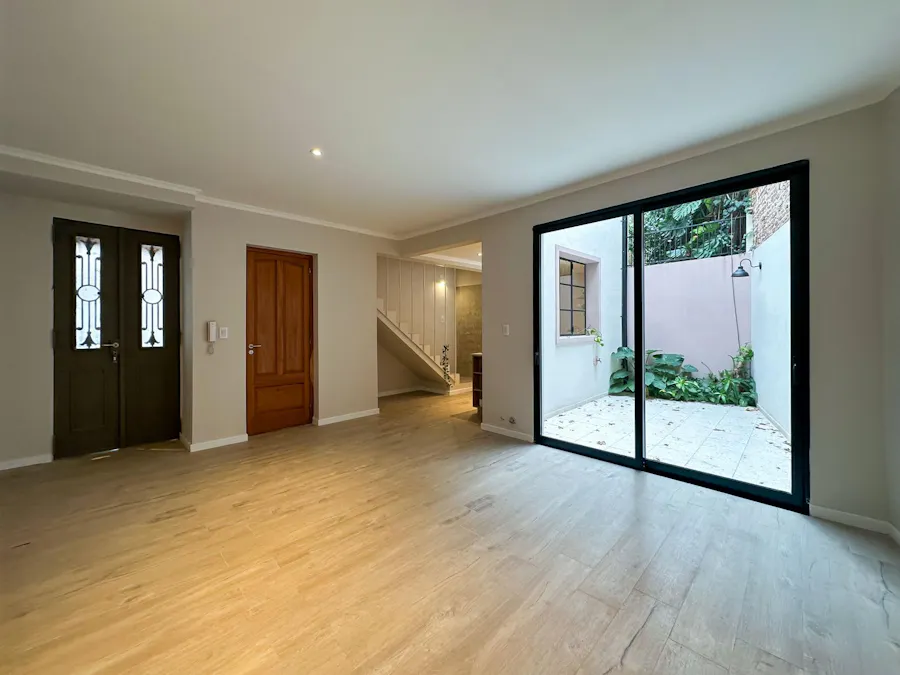Casa de pasillo de 2 dormitorios a estrenar con patio y terraza - Imagen 1 de 22