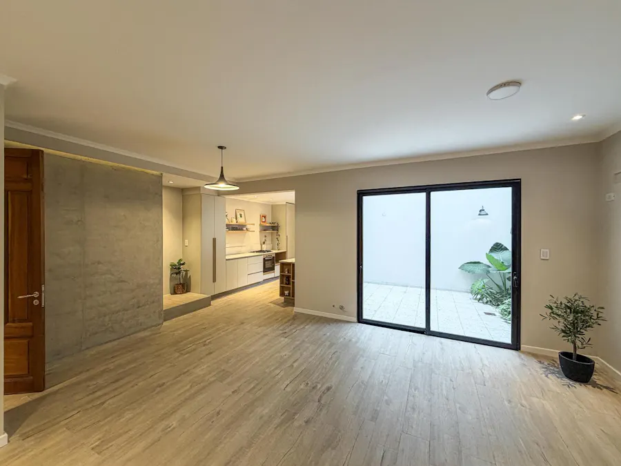 Casa de pasillo de 3 dormitorios a estrenar con patio y terraza - Imagen 1 de 26