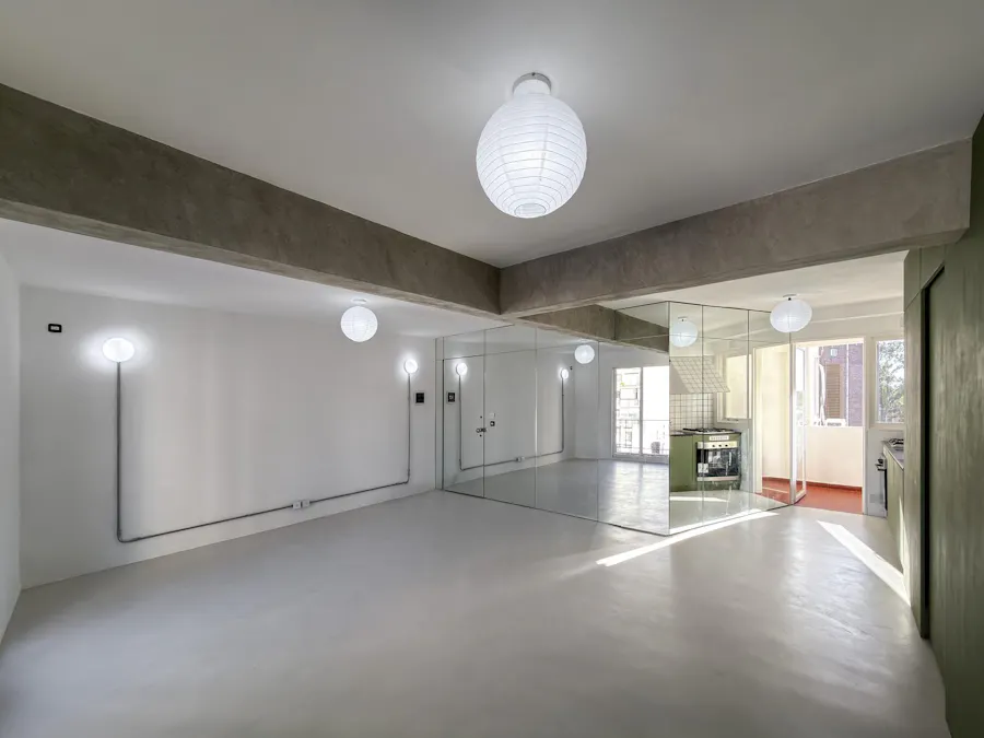 Departamento remodelado de 2 dormitorios con vista parcial al río - Imagen 1 de 19