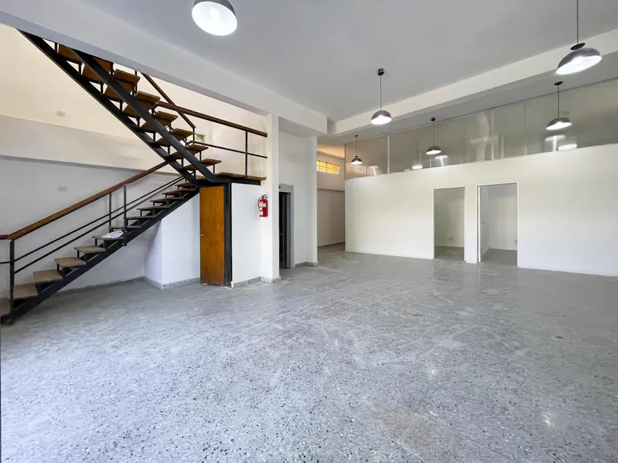 Local comercial apto clínica con 19 Privados - Imagen 1 de 34