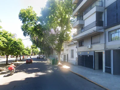 Terreno apto edificación en altura frente al parque y al mercado del patio - Imagen 4